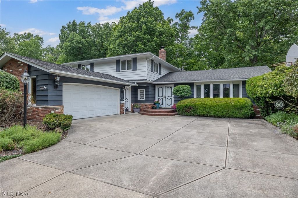 13760 Arrowhead Trail, Middleburg Heights, OH 44130