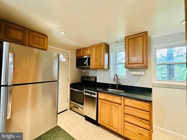 2500 LAKE AVE, Landover, MD 20785