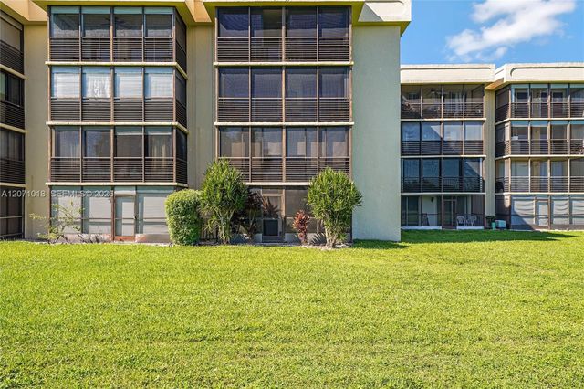 3241 Holiday Springs Boulevard 106, Margate, FL 33063
