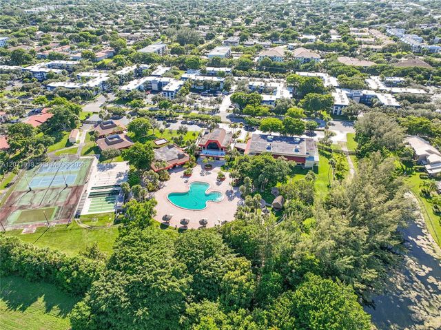 3241 Holiday Springs Boulevard 106, Margate, FL 33063