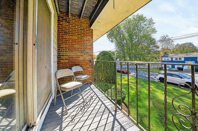 84 Summer Ave 5, Stoughton, MA 02072