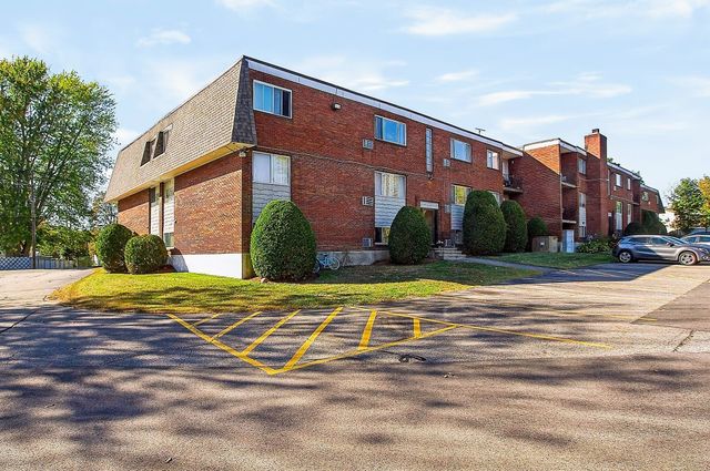 84 Summer Ave 5, Stoughton, MA 02072