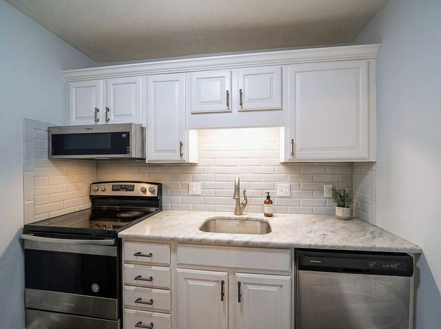 84 Summer Ave 5, Stoughton, MA 02072