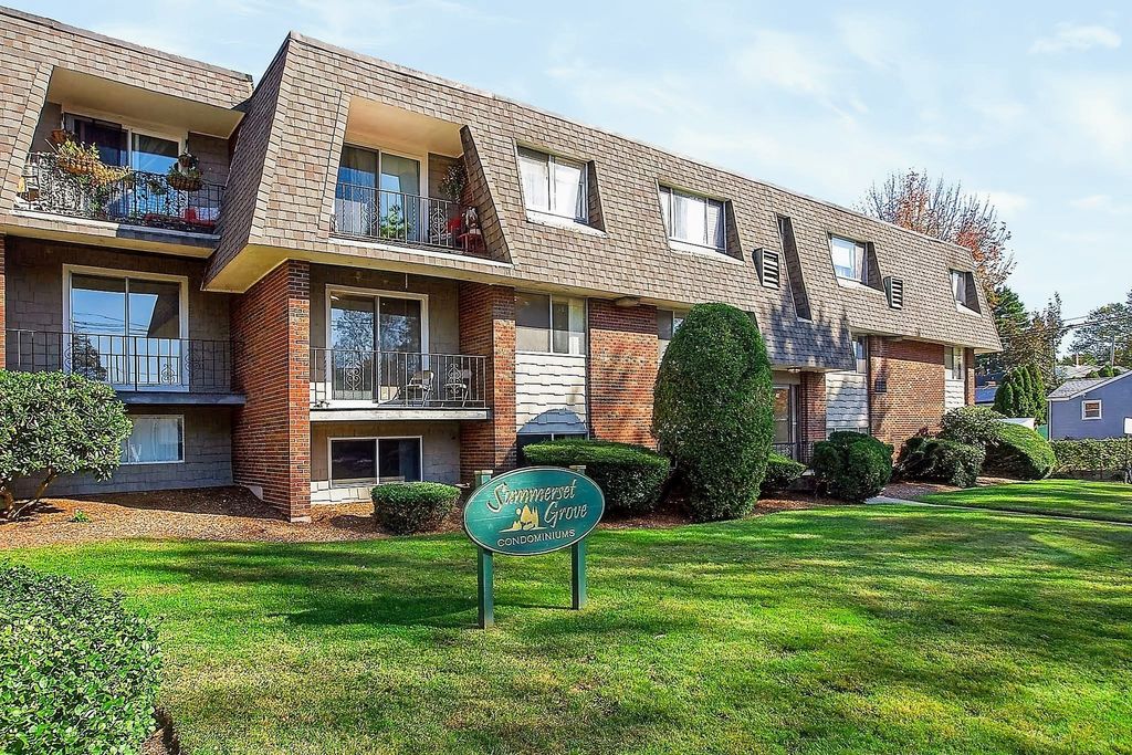 84 Summer Ave 5, Stoughton, MA 02072