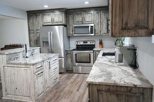 221 PRESTIEN DR, Denver, IA 50622