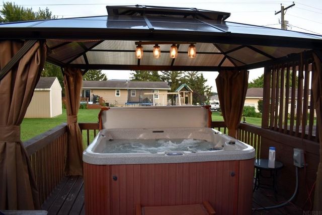 221 PRESTIEN DR, Denver, IA 50622