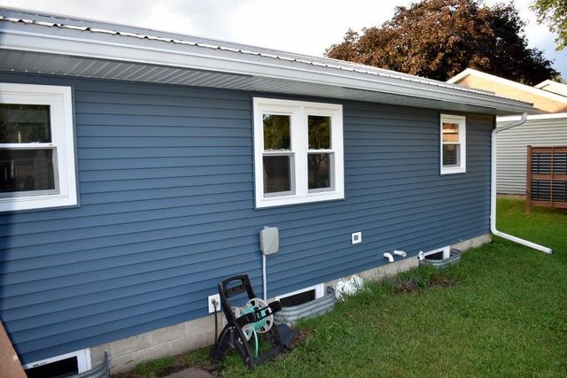 221 PRESTIEN DR, Denver, IA 50622
