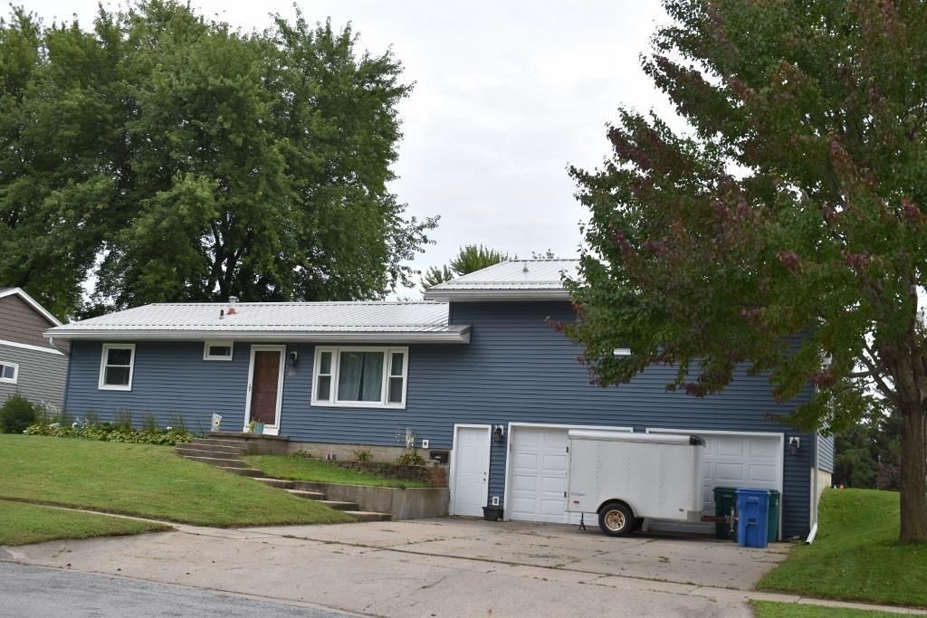 221 PRESTIEN DR, Denver, IA 50622