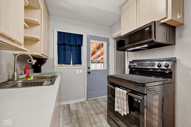1530 E 49th Street, Indianapolis, IN 46205