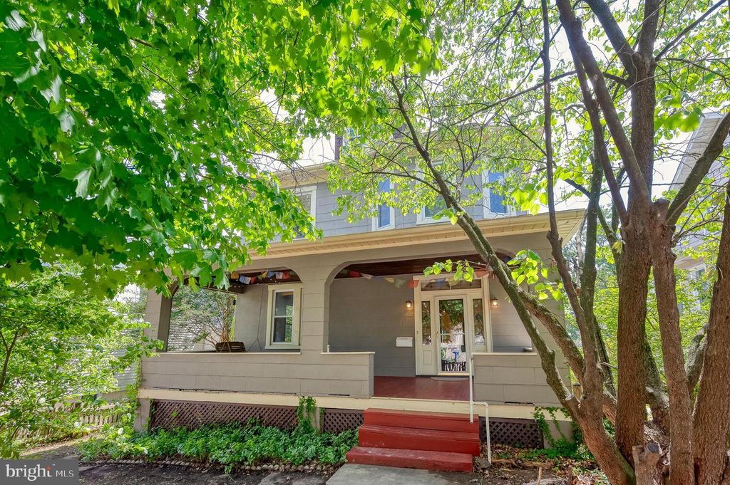 Image 1 of property listing at 2911 SHIREY AVE, Baltimore, MD 21214