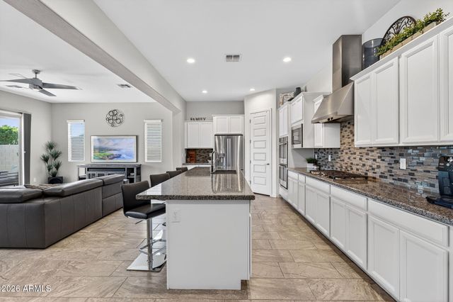 10253 E AMPERE Avenue, Mesa, AZ 85212