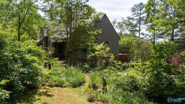 33 Sunset Drive, Anniston, AL 36207