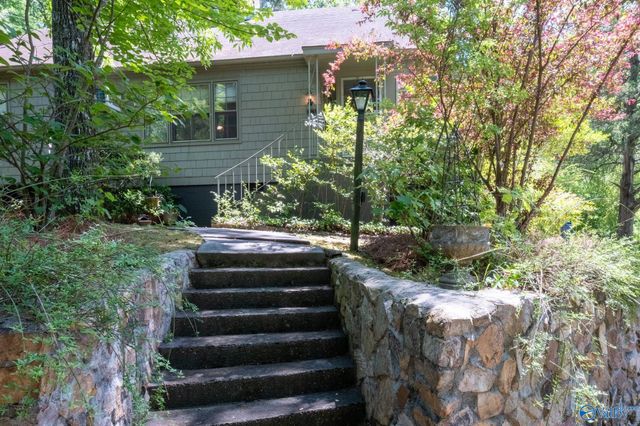 33 Sunset Drive, Anniston, AL 36207