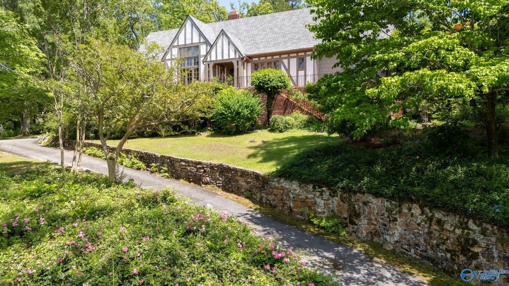 33 Sunset Drive, Anniston, AL 36207