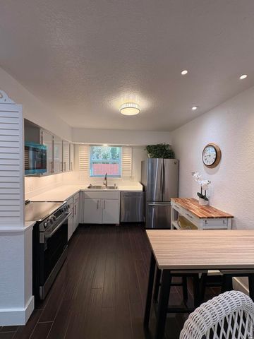 601 SE 5th Court 102, Fort Lauderdale, FL 33301