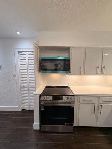 601 SE 5th Court 102, Fort Lauderdale, FL 33301