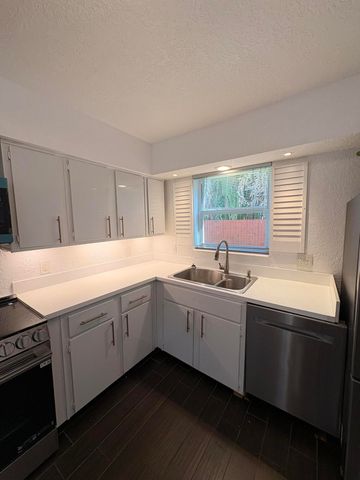 601 SE 5th Court 102, Fort Lauderdale, FL 33301