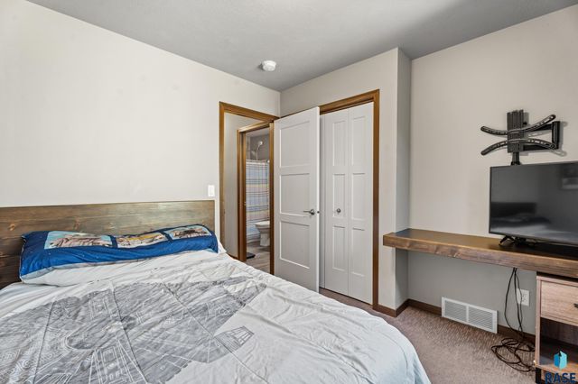709 N Anthem Dr Drive, Sioux Falls, SD 57110