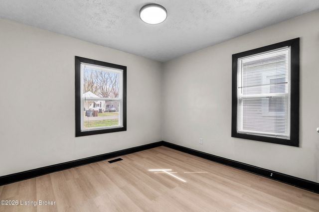 2106 Ratcliffe Ave, Louisville, KY 40210