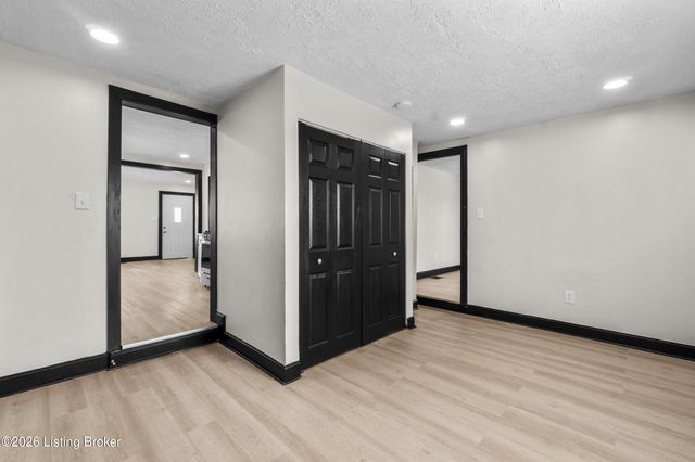 2106 Ratcliffe Ave, Louisville, KY 40210