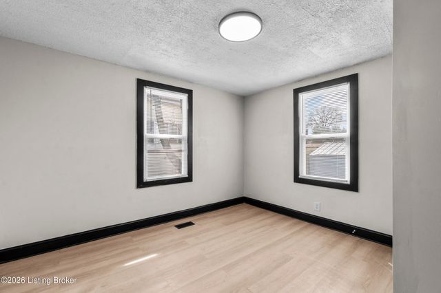 2106 Ratcliffe Ave, Louisville, KY 40210