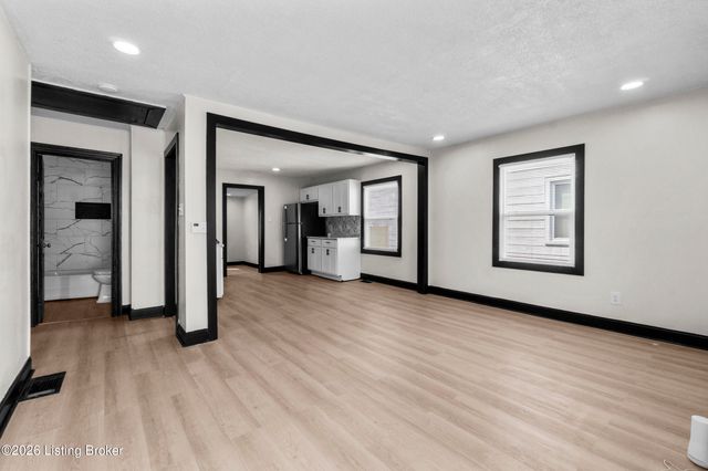 2106 Ratcliffe Ave, Louisville, KY 40210