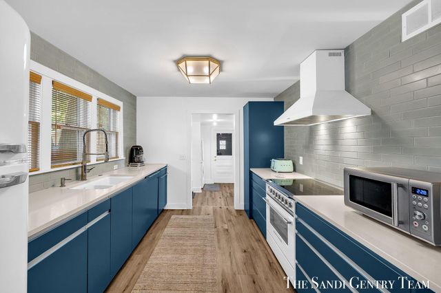 17545 Reenders Street, Spring Lake, MI 49456