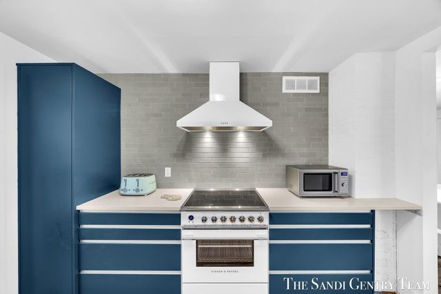 17545 Reenders Street, Spring Lake, MI 49456