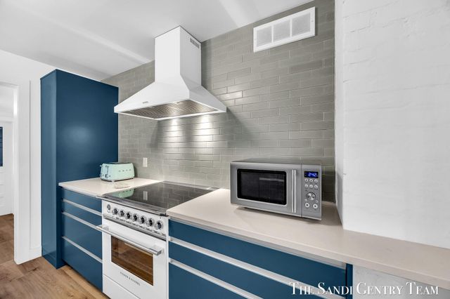 17545 Reenders Street, Spring Lake, MI 49456