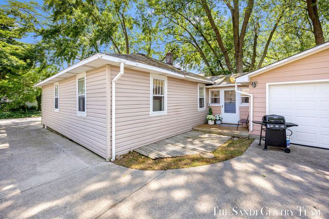 17545 Reenders Street, Spring Lake, MI 49456