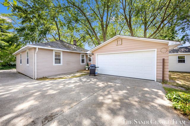 17545 Reenders Street, Spring Lake, MI 49456