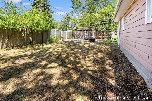 17545 Reenders Street, Spring Lake, MI 49456