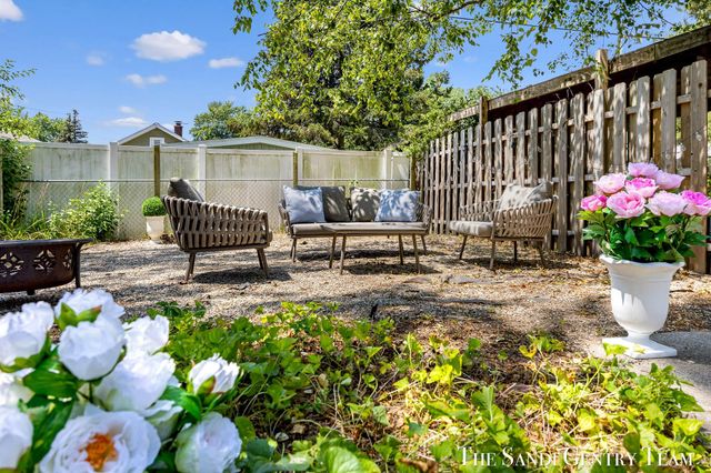 17545 Reenders Street, Spring Lake, MI 49456