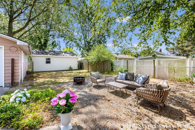 17545 Reenders Street, Spring Lake, MI 49456