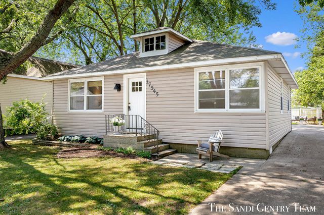 17545 Reenders Street, Spring Lake, MI 49456