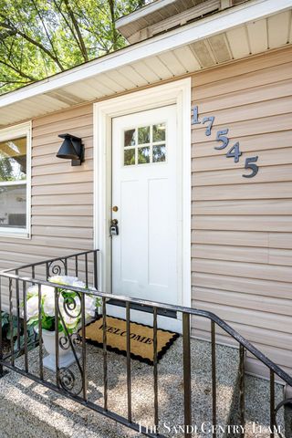 17545 Reenders Street, Spring Lake, MI 49456