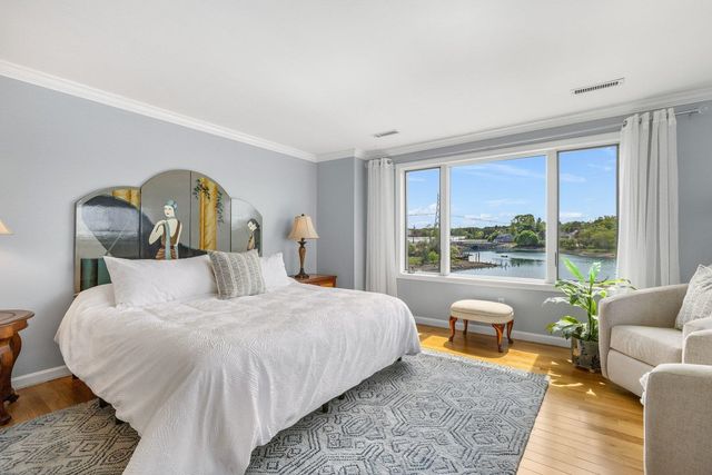 500 Market St Unit 10R, Portsmouth, NH 03801