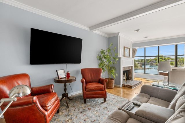 500 Market St Unit 10R, Portsmouth, NH 03801