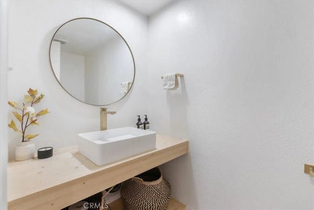 15133 Magnolia E, Sherman Oaks, CA 91403