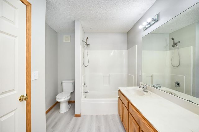 15316 Founders Lane 304, Apple Valley, MN 55124