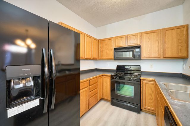 15316 Founders Lane 304, Apple Valley, MN 55124