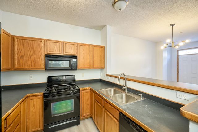 15316 Founders Lane 304, Apple Valley, MN 55124