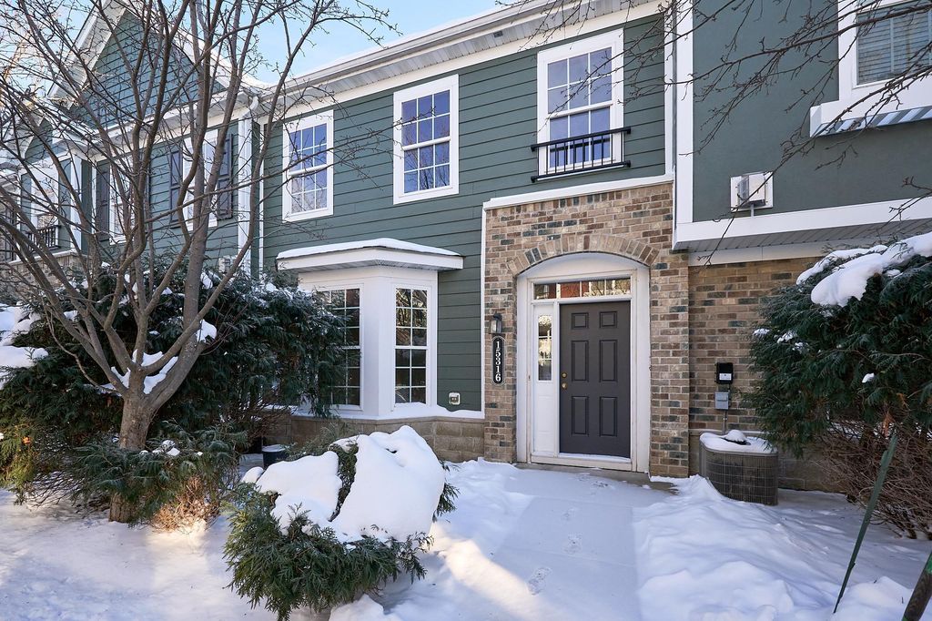 15316 Founders Lane 304, Apple Valley, MN 55124