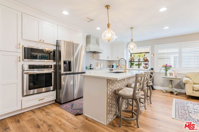 18100 Burbank Boulevard 26, Tarzana (los Angeles), CA 91356