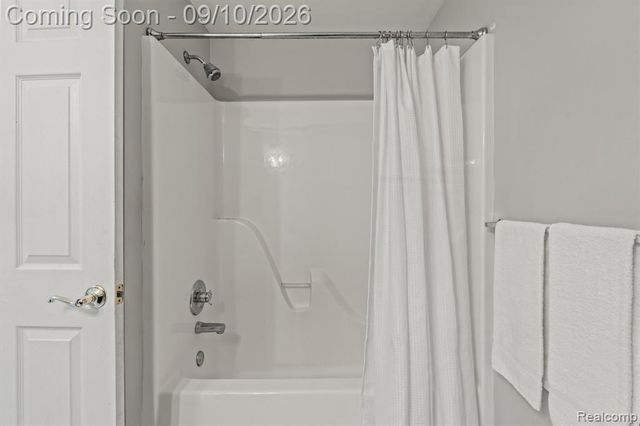 33574 Utica Road, Fraser, MI 48026