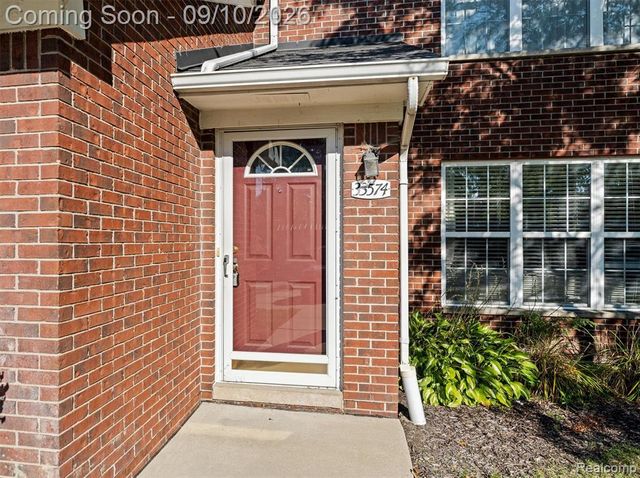33574 Utica Road, Fraser, MI 48026