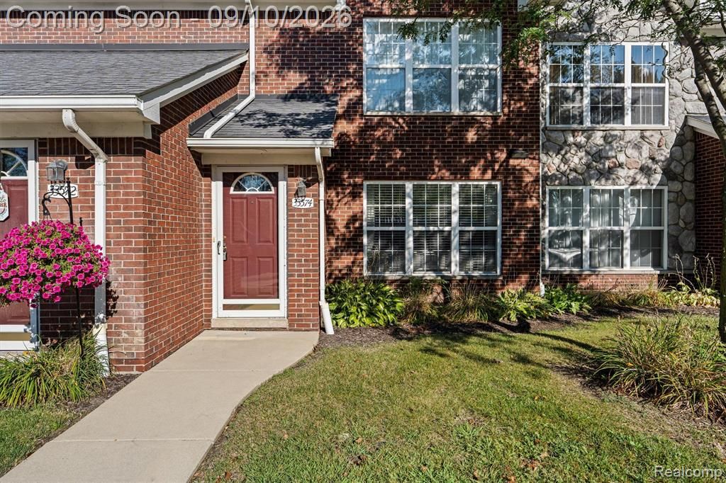 33574 Utica Road, Fraser, MI 48026