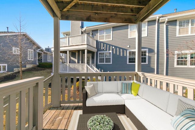 537 W Parkside Drive, Palatine, IL 60067