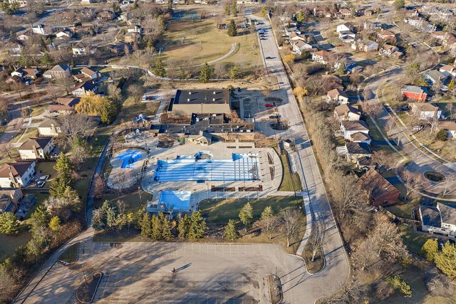 537 W Parkside Drive, Palatine, IL 60067