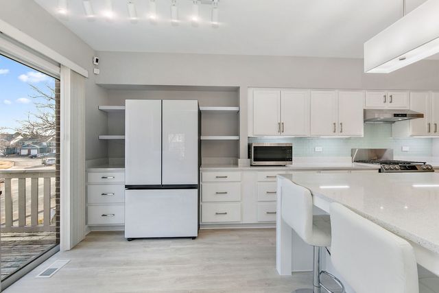 537 W Parkside Drive, Palatine, IL 60067